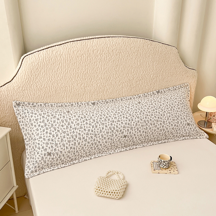 91家纺网 家纺一手货源 找家纺 圣比熊 2025新款A类云朵棉夹棉枕套宿舍单人一只装枕芯内胆套-双人枕套 花间迷离（压线夹棉）