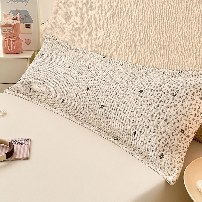 91家纺网 家纺一手货源 找家纺 梦舒羽 2025新款A类云朵棉夹棉枕套宿舍情侣双人加长枕芯内胆套 花无意（压线夹棉）