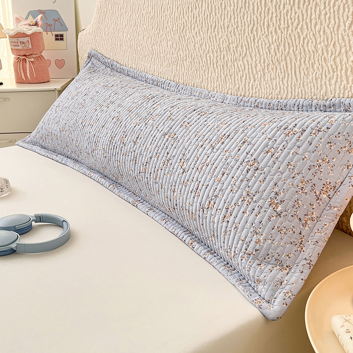 91家纺网 家纺一手货源 找家纺 圣比熊 2025新款A类云朵棉夹棉枕套宿舍单人一只装枕芯内胆套-双人枕套 兰亭序-蓝（压线夹棉）