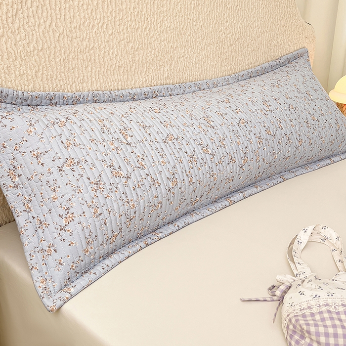 91家纺网 家纺一手货源 找家纺 圣比熊 2025新款A类云朵棉夹棉枕套宿舍单人一只装枕芯内胆套-双人枕套 兰亭序-蓝（压线夹棉）