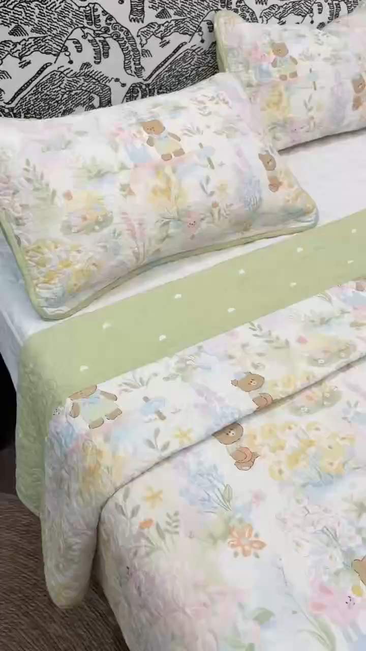 91家纺网 家纺一手货源 找家纺 床盖工厂店 2025新款双面全棉小包边床盖三件套 春游手记