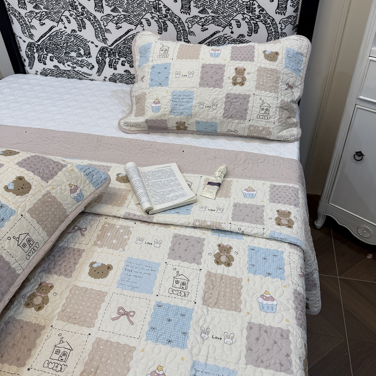 91家纺网 家纺一手货源 找家纺 床盖工厂店 2025新款双面全棉小包边床盖三件套 手帐日记