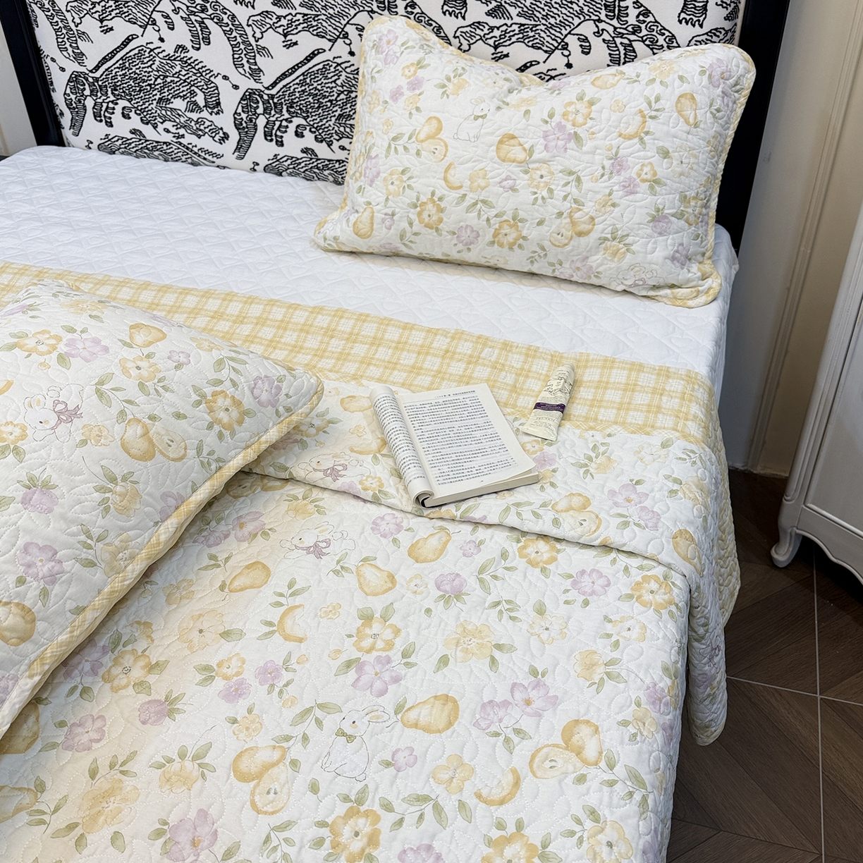 91家纺网 家纺一手货源 找家纺 床盖工厂店 2025新款双面全棉小包边床盖三件套 淡梨语