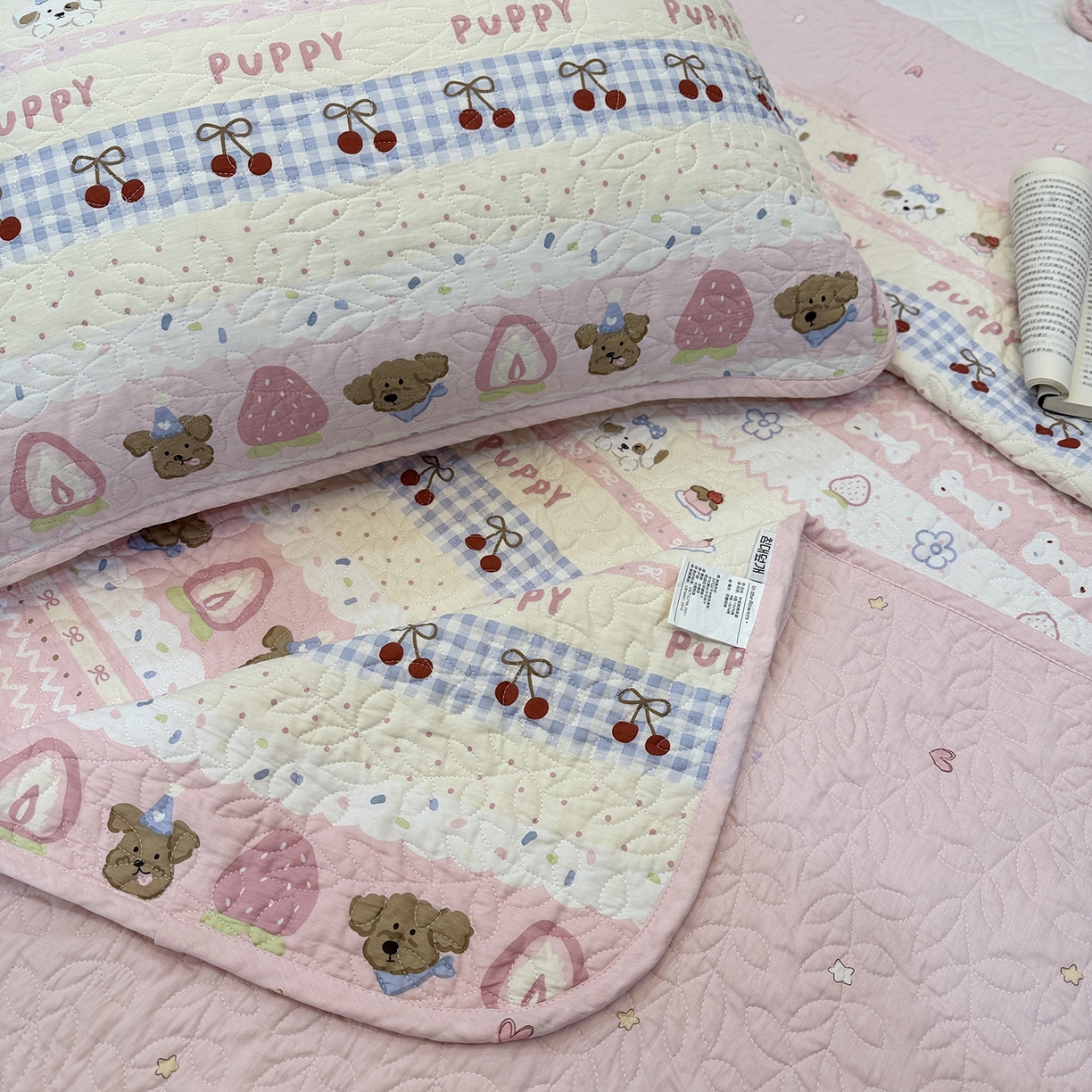 91家纺网 家纺一手货源 找家纺 床盖工厂店 2025新款双面全棉小包边床盖三件套 莓莓柯基