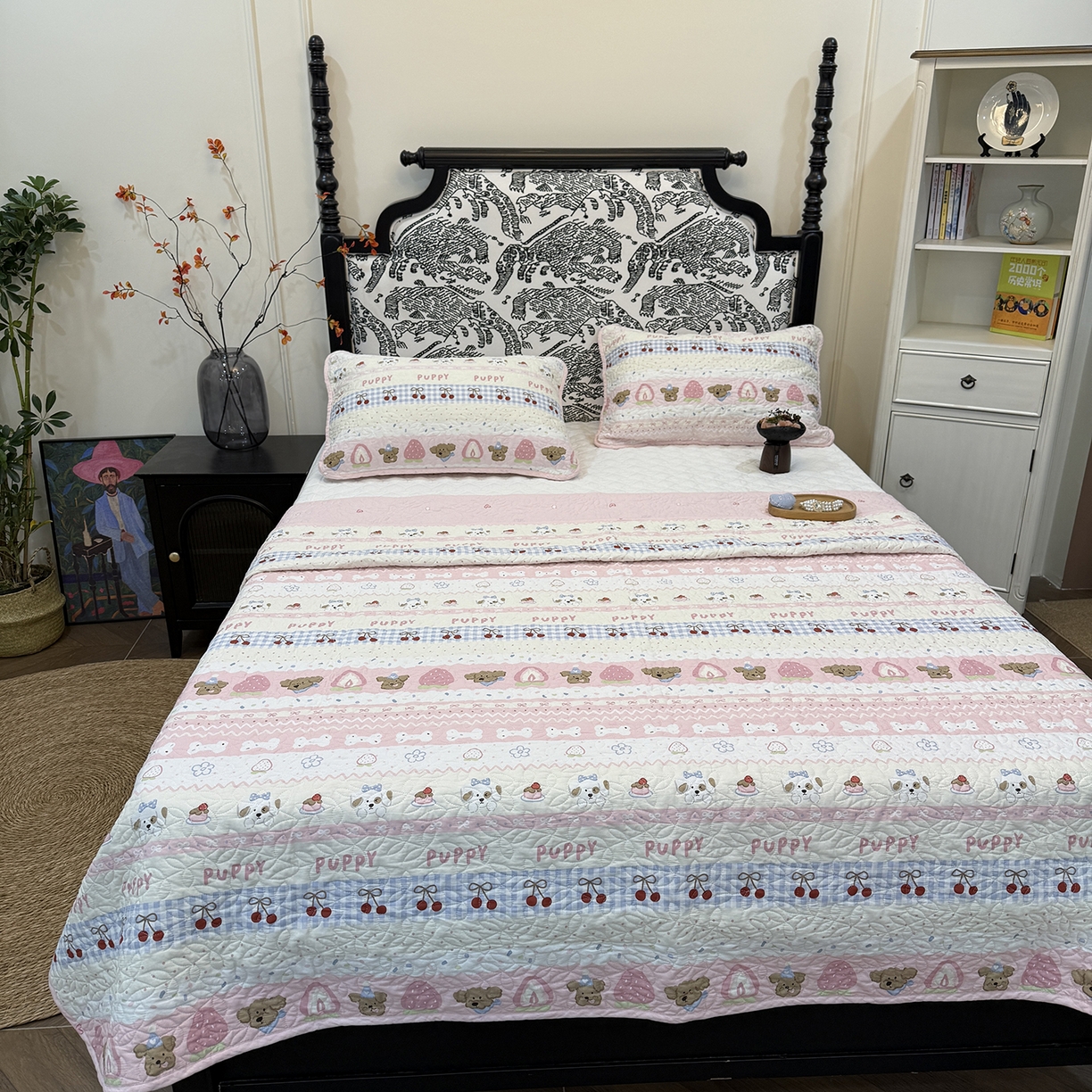 91家纺网 家纺一手货源 找家纺 床盖工厂店 2025新款双面全棉小包边床盖三件套 莓莓柯基