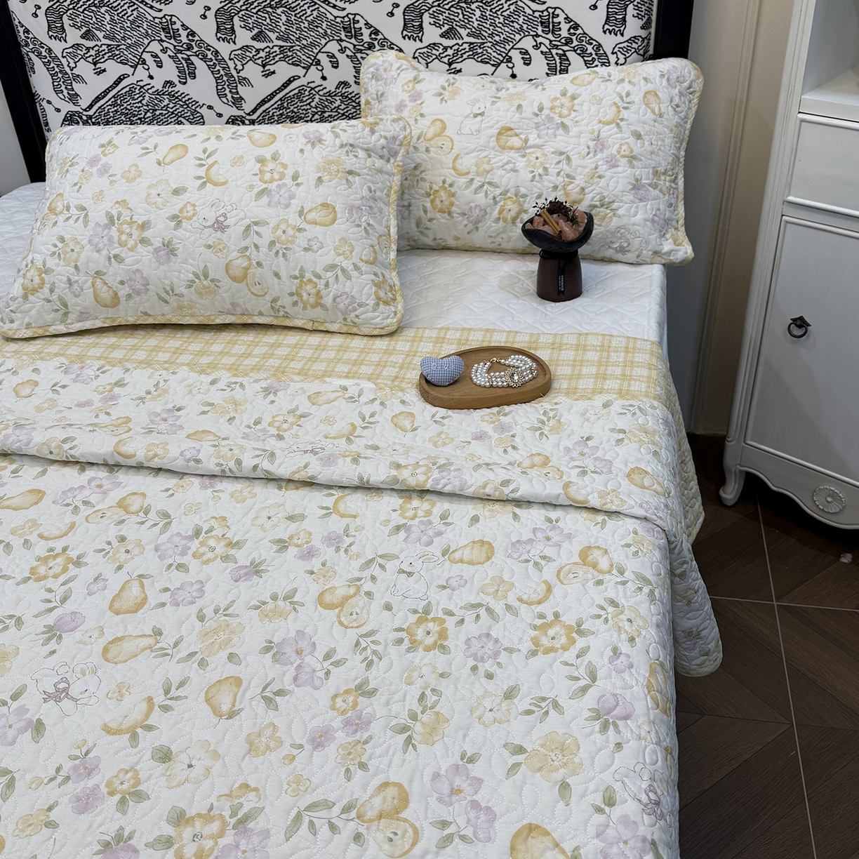 91家纺网 家纺一手货源 找家纺 床盖工厂店 2025新款双面全棉小包边床盖三件套 淡梨语