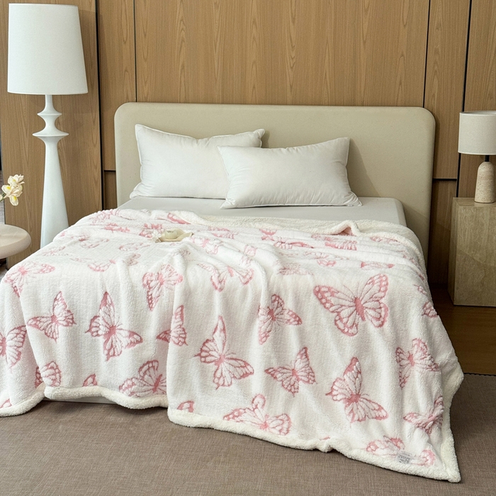 91家纺网 家纺一手货源 找家纺 （总）丹本家纺 2026新款双层阳离子提花蝴蝶色织多功能盖毯塔芙绒羊羔绒毛毯毯