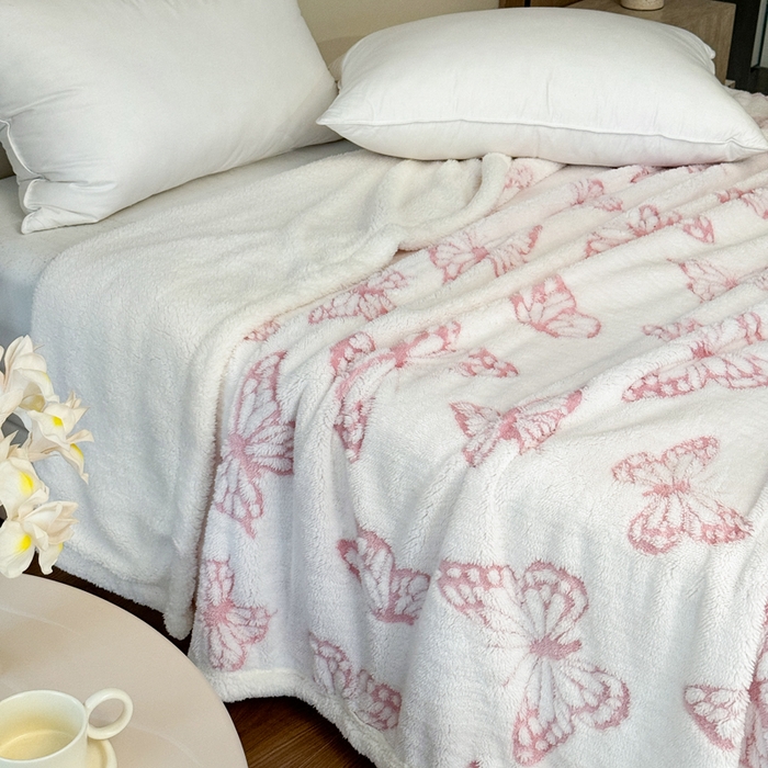 91家纺网 家纺一手货源 找家纺 （总）丹本家纺 2026新款双层阳离子提花蝴蝶色织多功能盖毯塔芙绒羊羔绒毛毯毯