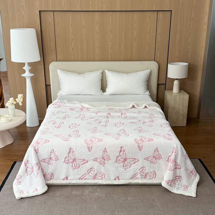 91家纺网 家纺一手货源 找家纺 丹本家纺 2026新款双层阳离子提花蝴蝶色织多功能盖毯塔芙绒羊羔绒毛毯毯 双层蝴蝶粉