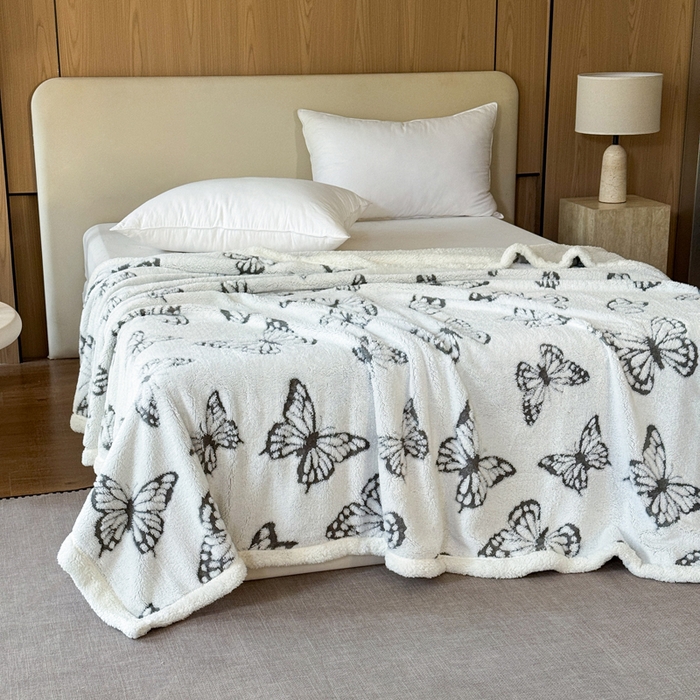 91家纺网 家纺一手货源 找家纺 丹本家纺 2026新款双层阳离子提花蝴蝶色织多功能盖毯塔芙绒羊羔绒毛毯毯 双层蝴蝶灰