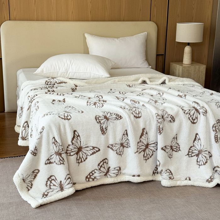 91家纺网 家纺一手货源 找家纺 丹本家纺 2026新款双层阳离子提花蝴蝶色织多功能盖毯塔芙绒羊羔绒毛毯毯 双层蝴蝶咖