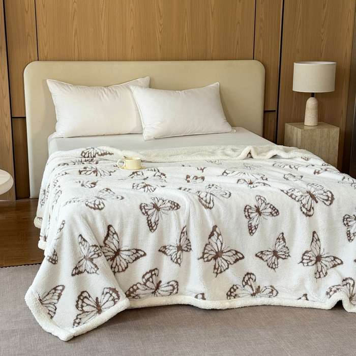 91家纺网 家纺一手货源 找家纺 丹本家纺 2026新款双层阳离子提花蝴蝶色织多功能盖毯塔芙绒羊羔绒毛毯毯 双层蝴蝶咖