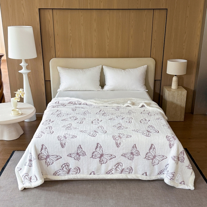 91家纺网 家纺一手货源 找家纺 丹本家纺 2026新款双层阳离子提花蝴蝶色织多功能盖毯塔芙绒羊羔绒毛毯毯 双层蝴蝶紫