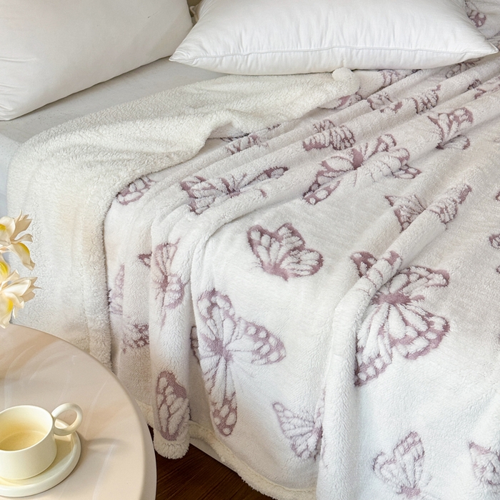 91家纺网 家纺一手货源 找家纺 丹本家纺 2026新款双层阳离子提花蝴蝶色织多功能盖毯塔芙绒羊羔绒毛毯毯 双层蝴蝶紫