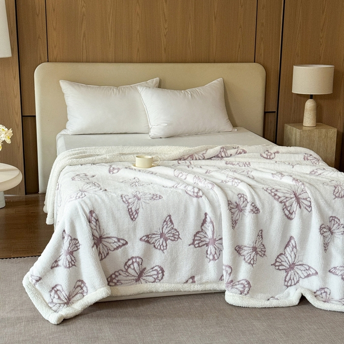 91家纺网 家纺一手货源 找家纺 丹本家纺 2026新款双层阳离子提花蝴蝶色织多功能盖毯塔芙绒羊羔绒毛毯毯 双层蝴蝶紫