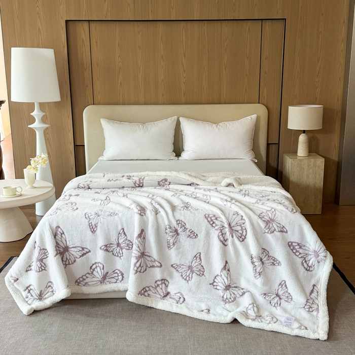 91家纺网 家纺一手货源 找家纺 丹本家纺 2026新款双层阳离子提花蝴蝶色织多功能盖毯塔芙绒羊羔绒毛毯毯 双层蝴蝶紫