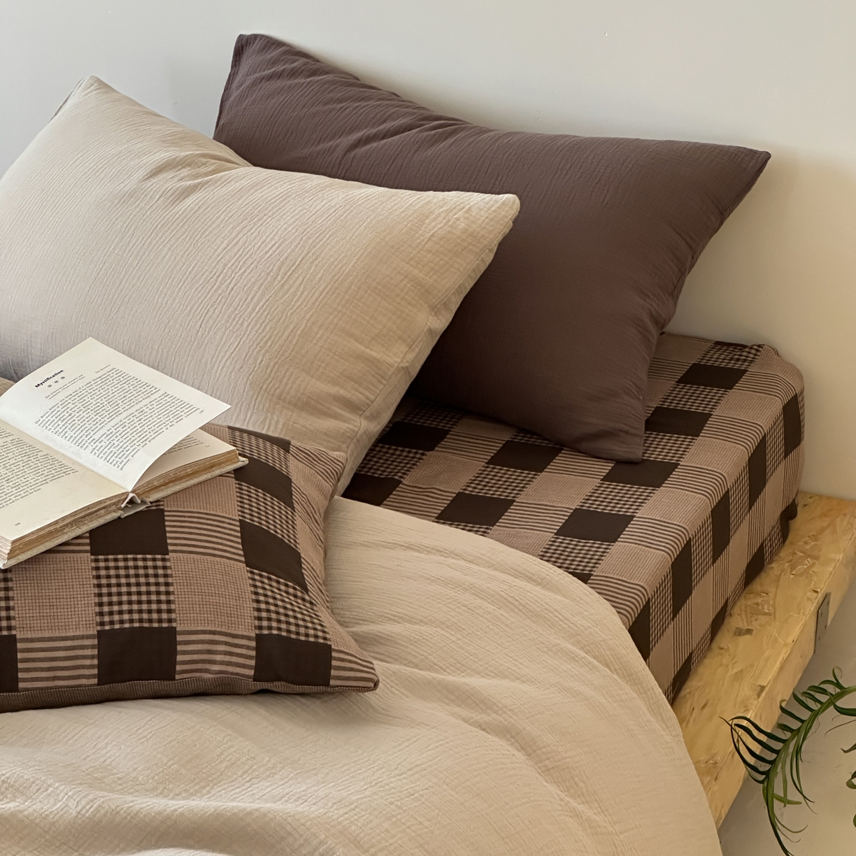 91家纺网 家纺一手货源 找家纺 山舍家居 2026新款全棉色织双层皱皱纱色织格子皱纱纯色混搭系列四件套 素澜