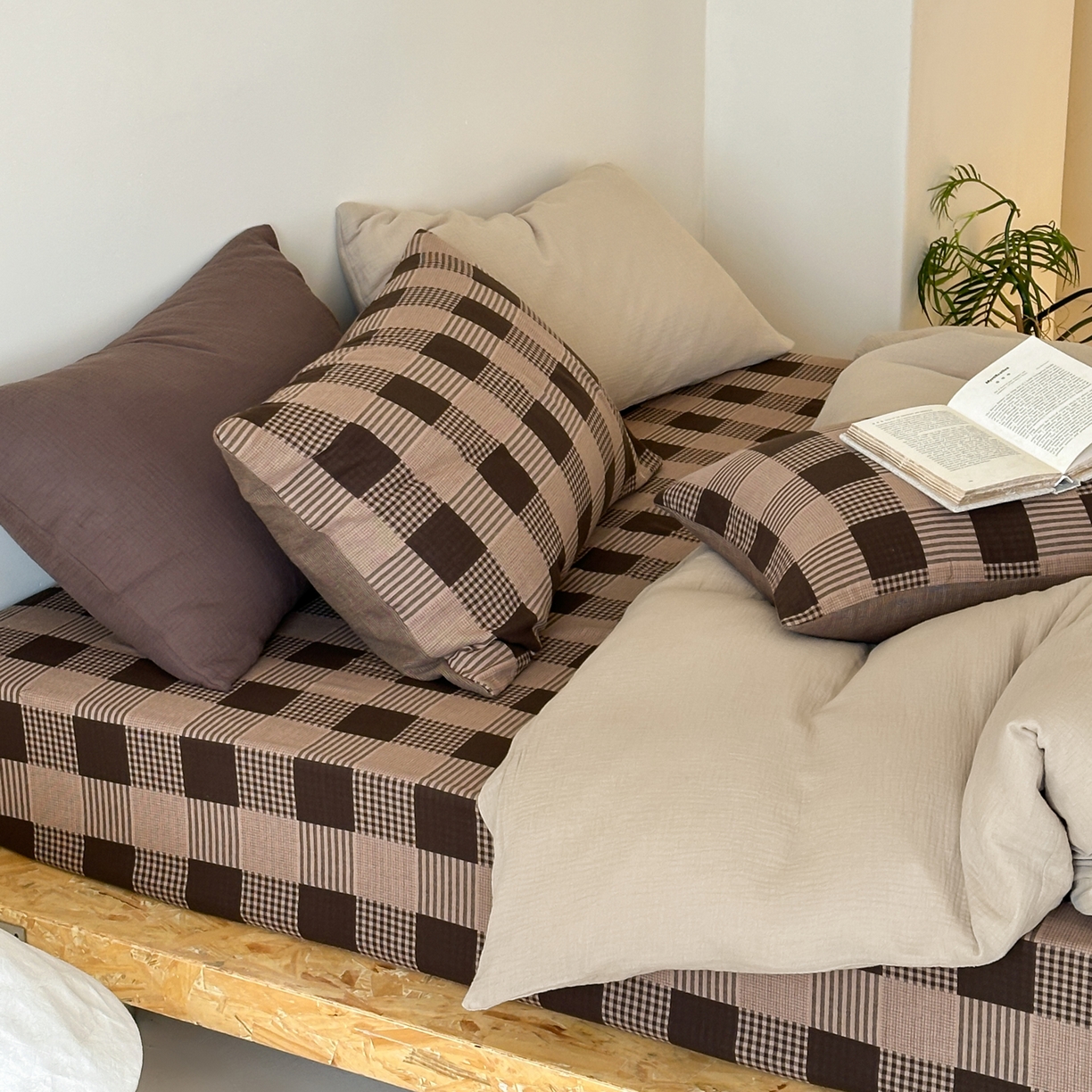 91家纺网 家纺一手货源 找家纺 山舍家居 2026新款全棉色织双层皱皱纱色织格子皱纱纯色混搭系列四件套 素澜