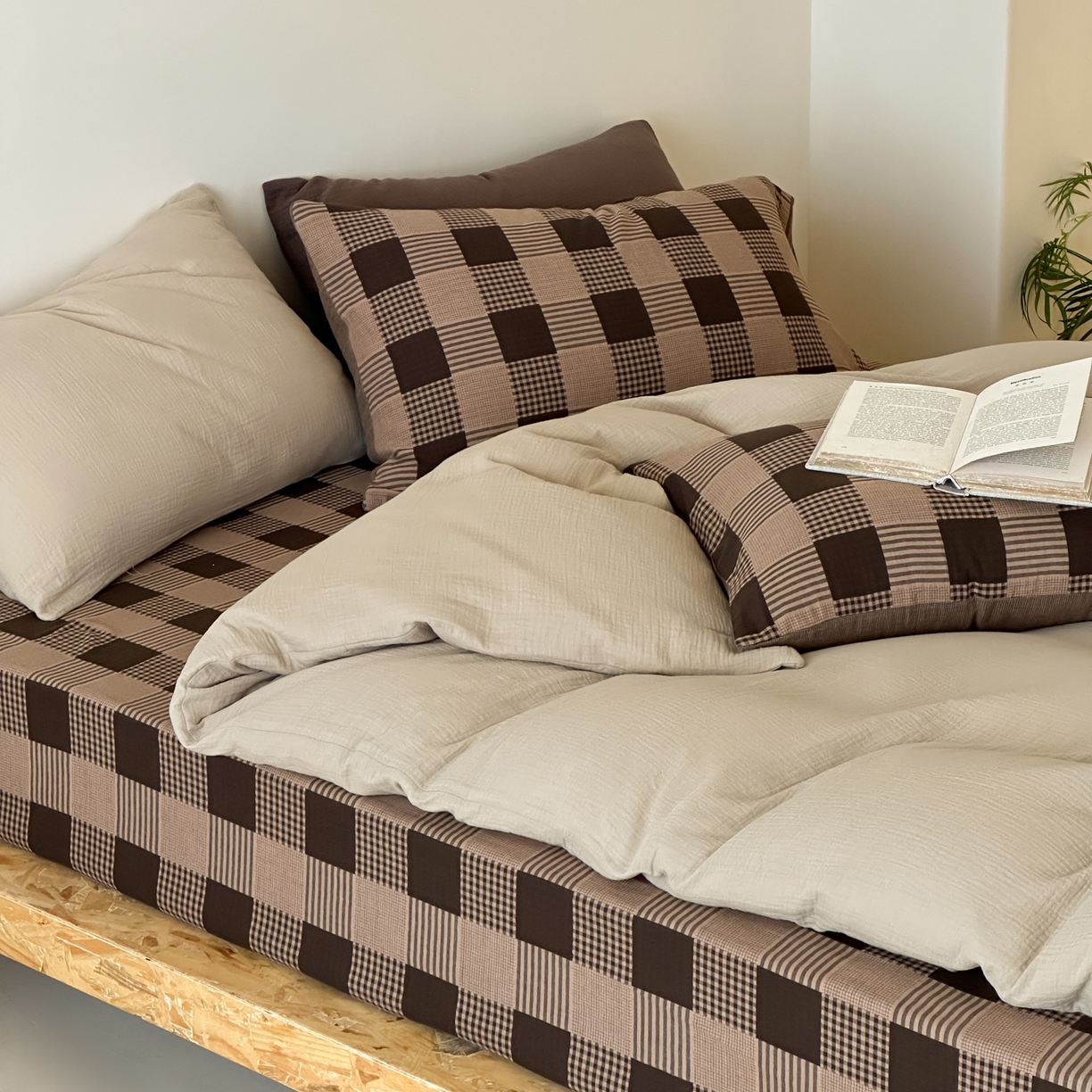 91家纺网 家纺一手货源 找家纺 山舍家居 2026新款全棉色织双层皱皱纱色织格子皱纱纯色混搭系列四件套 素澜