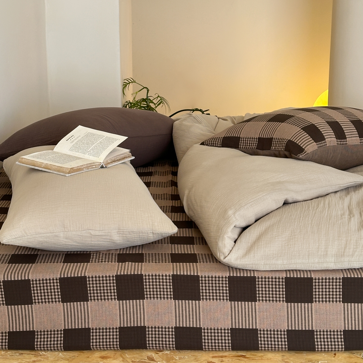 91家纺网 家纺一手货源 找家纺 山舍家居 2026新款全棉色织双层皱皱纱色织格子皱纱纯色混搭系列四件套 素澜