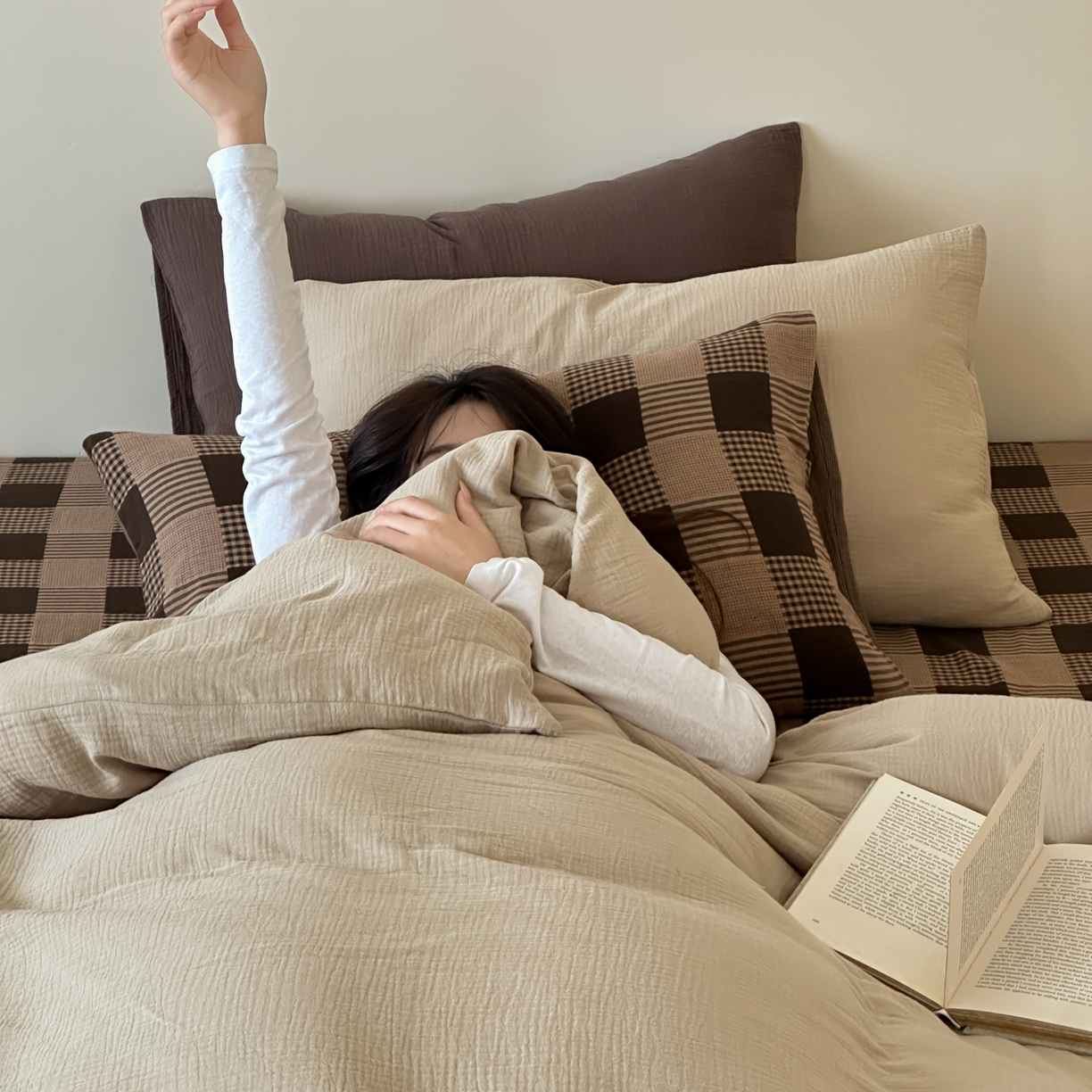 91家纺网 家纺一手货源 找家纺 山舍家居 2026新款全棉色织双层皱皱纱色织格子皱纱纯色混搭系列四件套 素澜