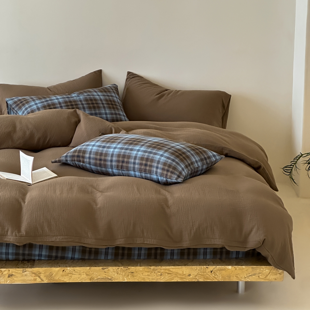 91家纺网 家纺一手货源 找家纺 山舍家居 2026新款全棉色织双层皱皱纱色织格子皱纱纯色混搭系列四件套 愈野