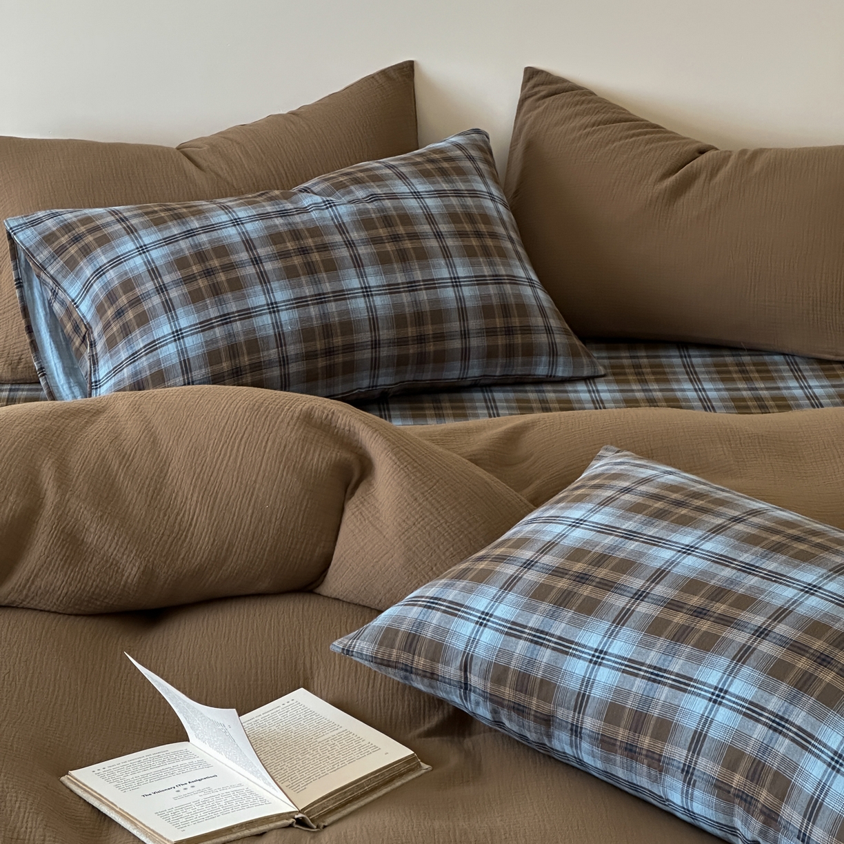 91家纺网 家纺一手货源 找家纺 山舍家居 2026新款全棉色织双层皱皱纱色织格子皱纱纯色混搭系列四件套 愈野