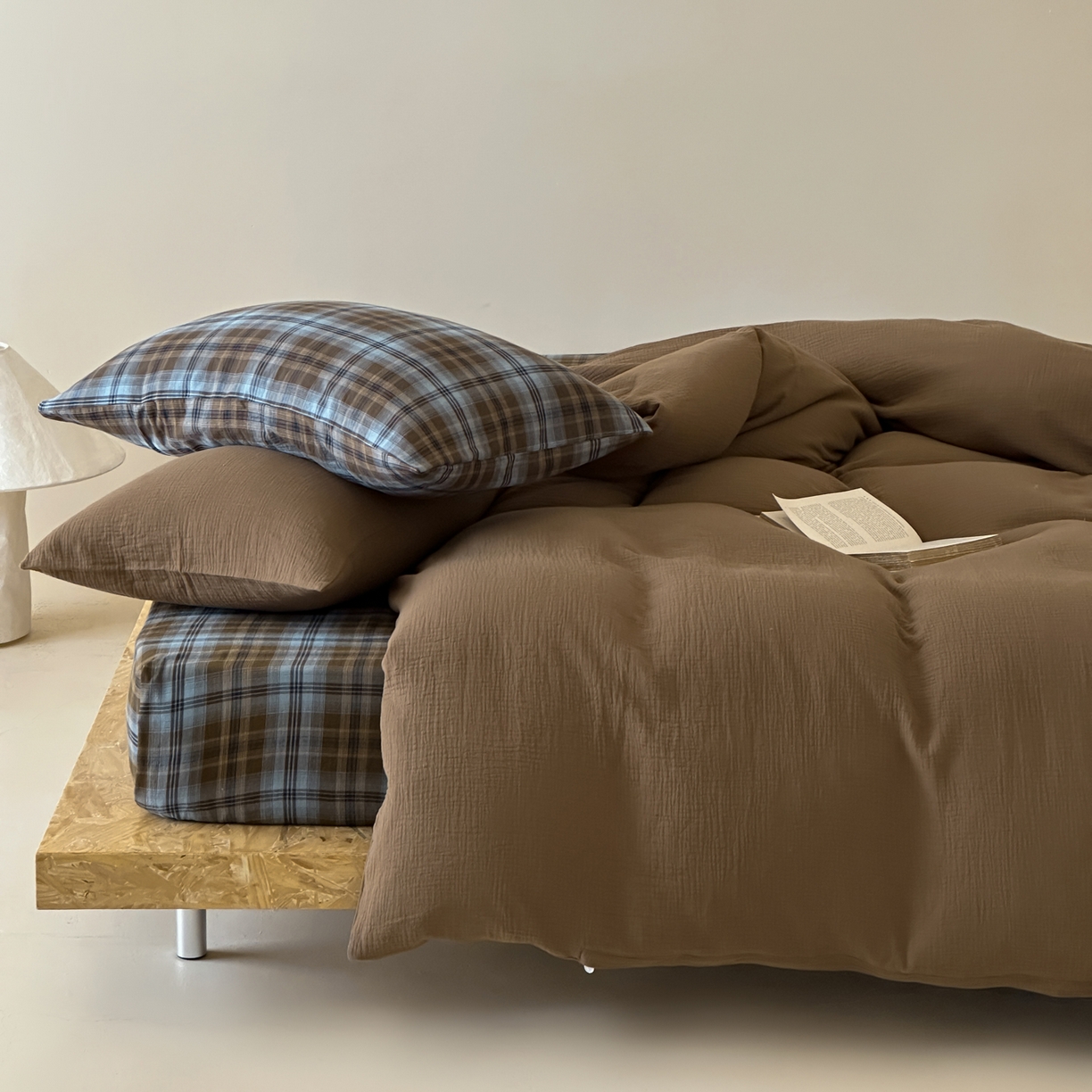 91家纺网 家纺一手货源 找家纺 山舍家居 2026新款全棉色织双层皱皱纱色织格子皱纱纯色混搭系列四件套 愈野