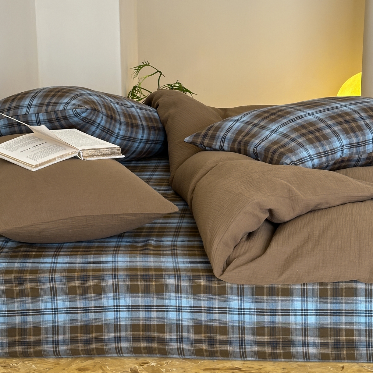 91家纺网 家纺一手货源 找家纺 山舍家居 2026新款全棉色织双层皱皱纱色织格子皱纱纯色混搭系列四件套 愈野