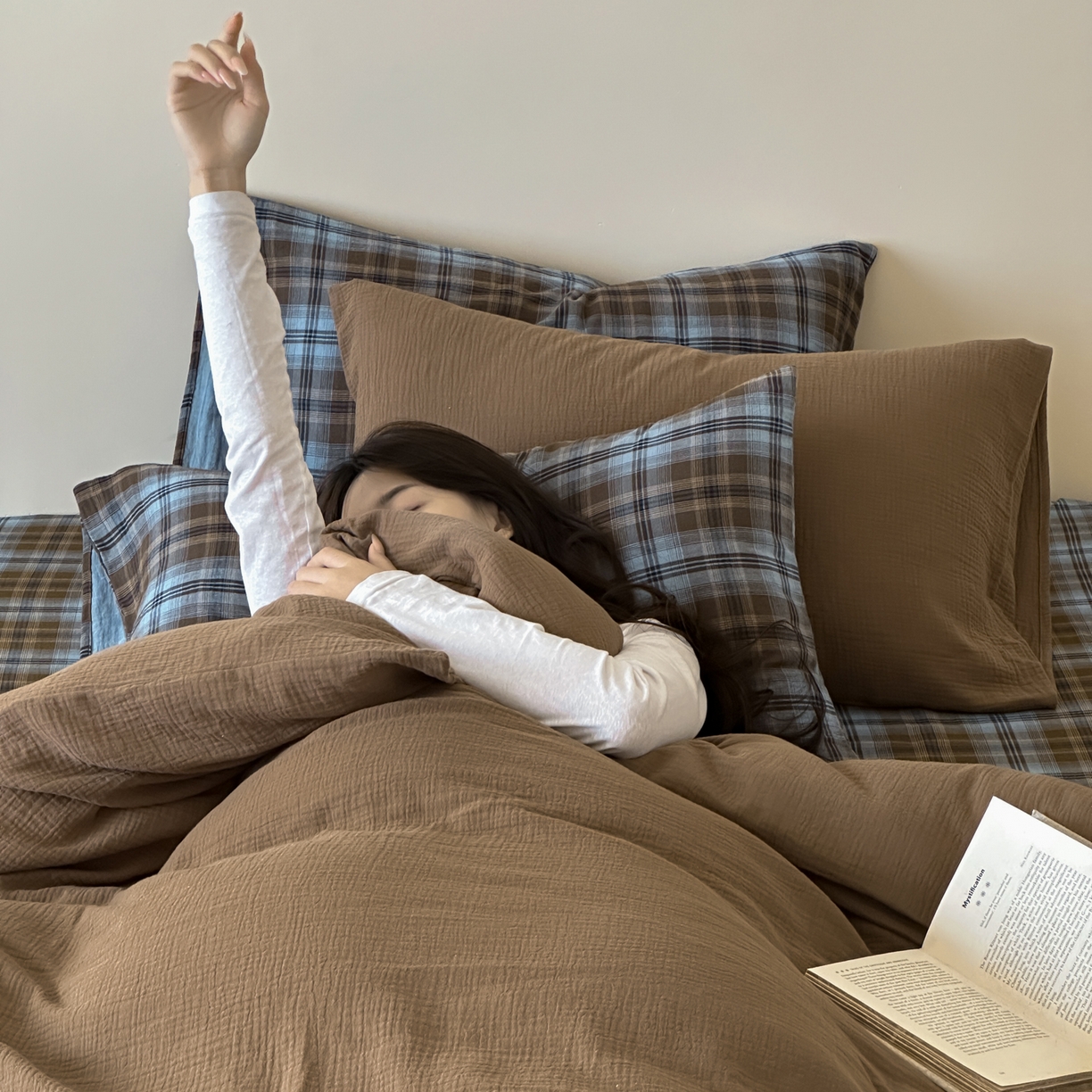 91家纺网 家纺一手货源 找家纺 山舍家居 2026新款全棉色织双层皱皱纱色织格子皱纱纯色混搭系列四件套 愈野