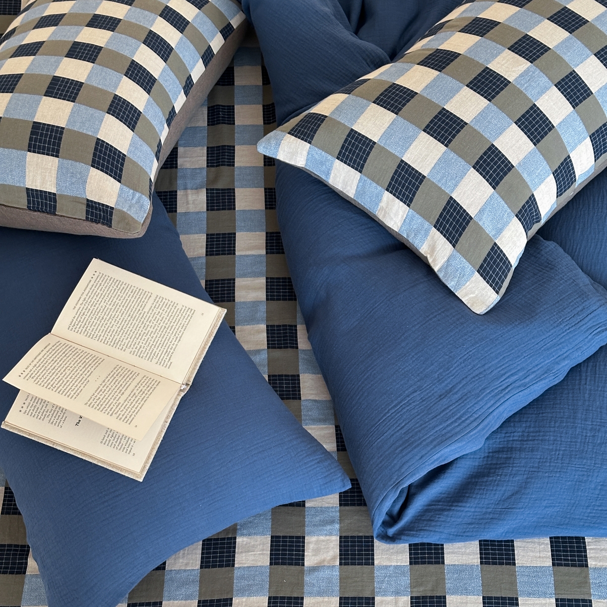 91家纺网 家纺一手货源 找家纺 山舍家居 2026新款全棉色织双层皱皱纱色织格子皱纱纯色混搭系列四件套 远屿