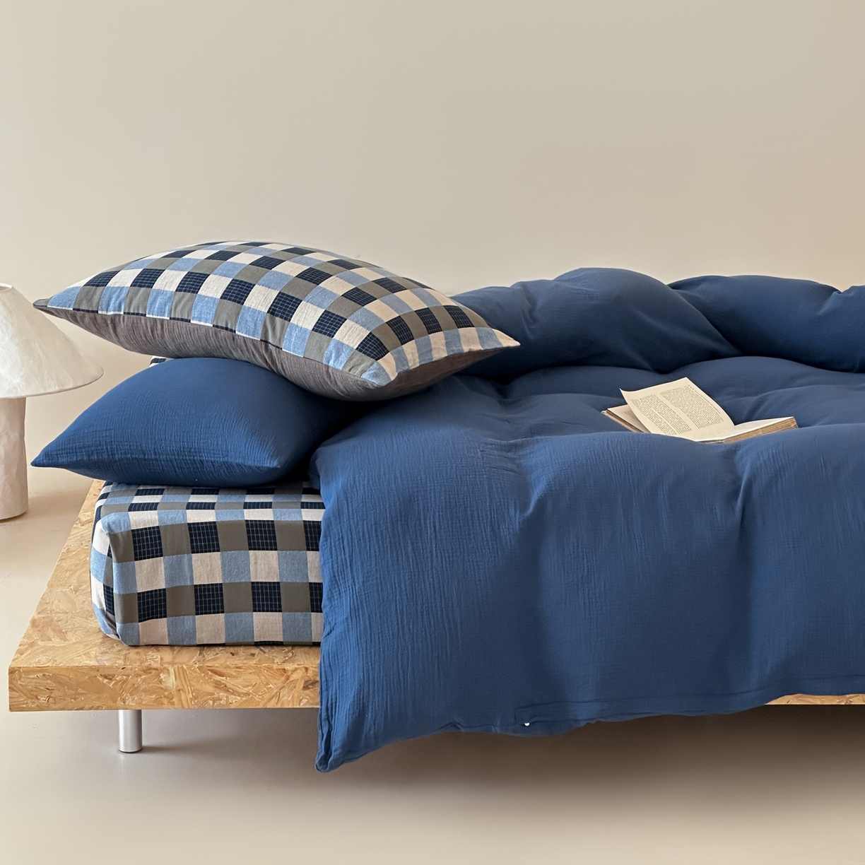 91家纺网 家纺一手货源 找家纺 山舍家居 2026新款全棉色织双层皱皱纱色织格子皱纱纯色混搭系列四件套 远屿