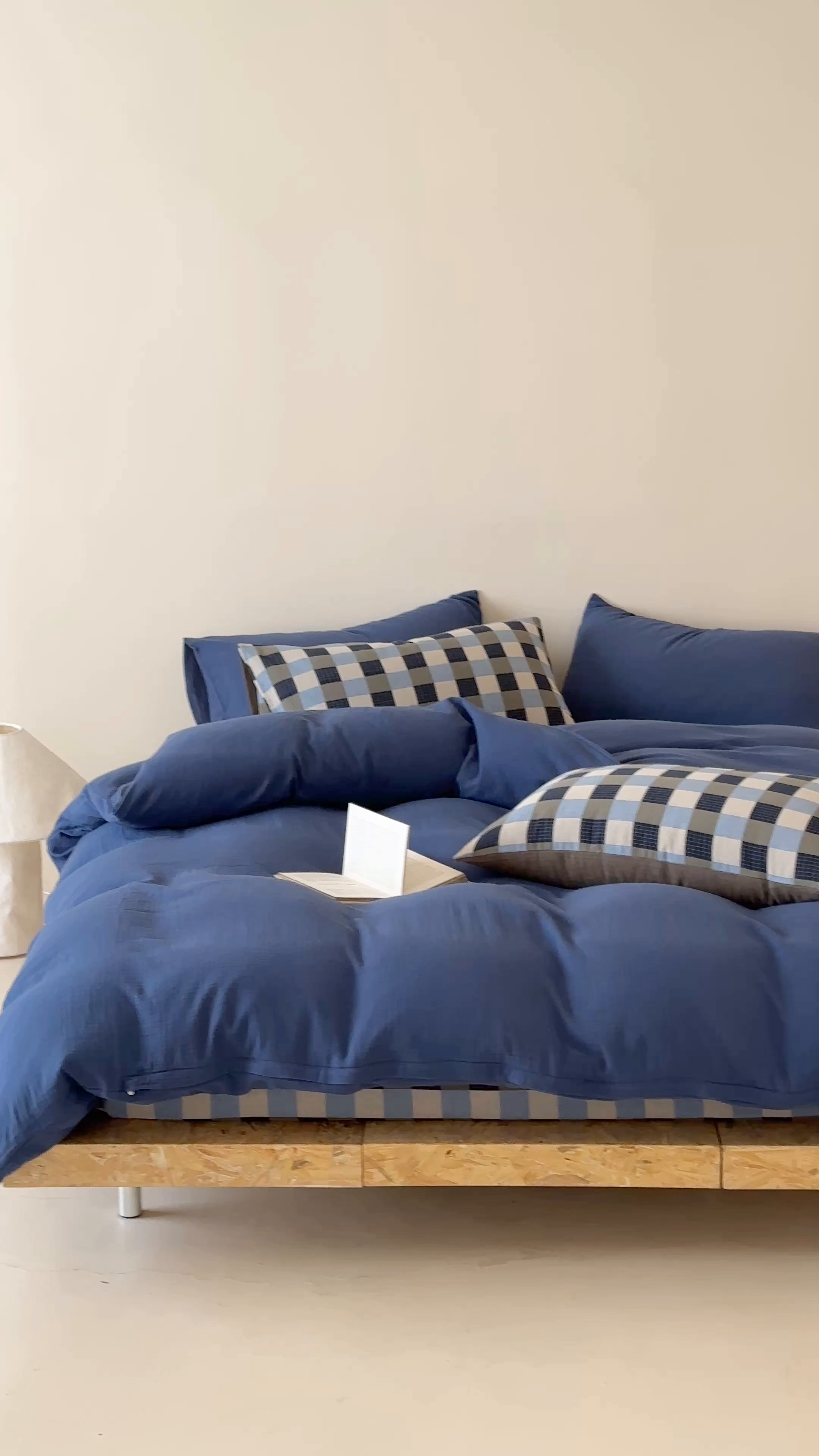 91家纺网 家纺一手货源 找家纺 山舍家居 2026新款全棉色织双层皱皱纱色织格子皱纱纯色混搭系列四件套 远屿