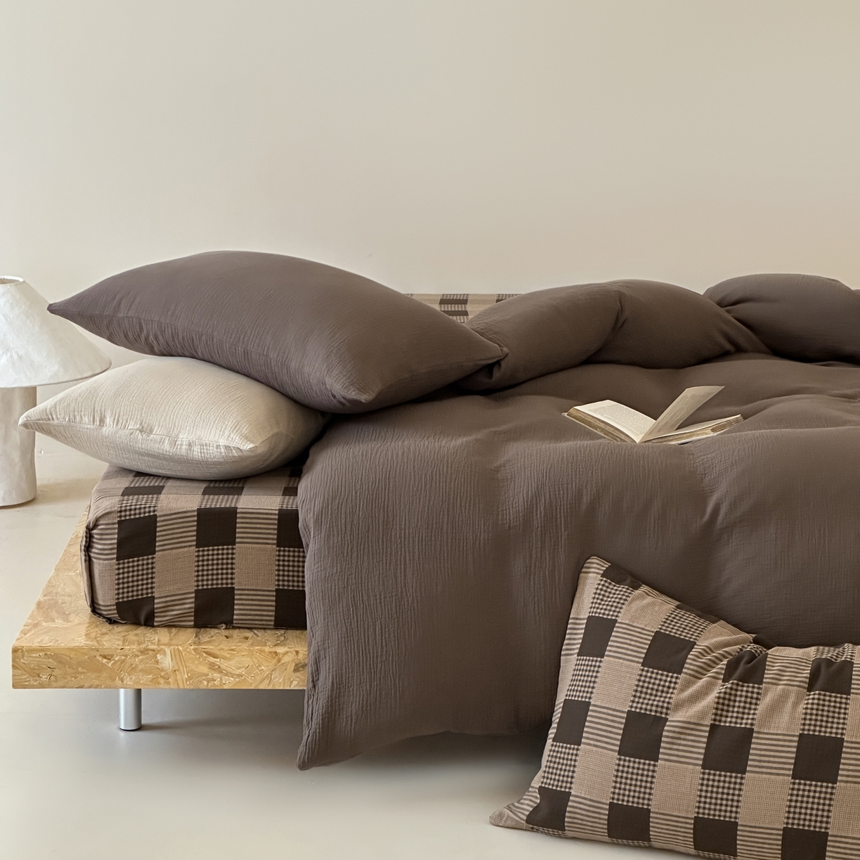 91家纺网 家纺一手货源 找家纺 山舍家居 2026新款全棉色织双层皱皱纱色织格子皱纱纯色混搭系列四件套 织界