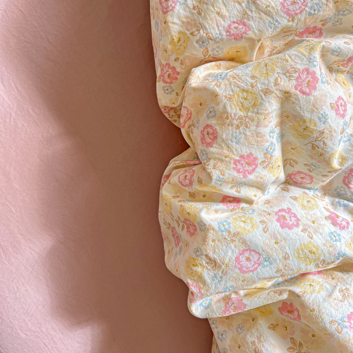 91家纺网 家纺一手货源 找家纺 弗苓家纺 2026新款古法水洗仿棉云感纱四件套小布袋 花颜