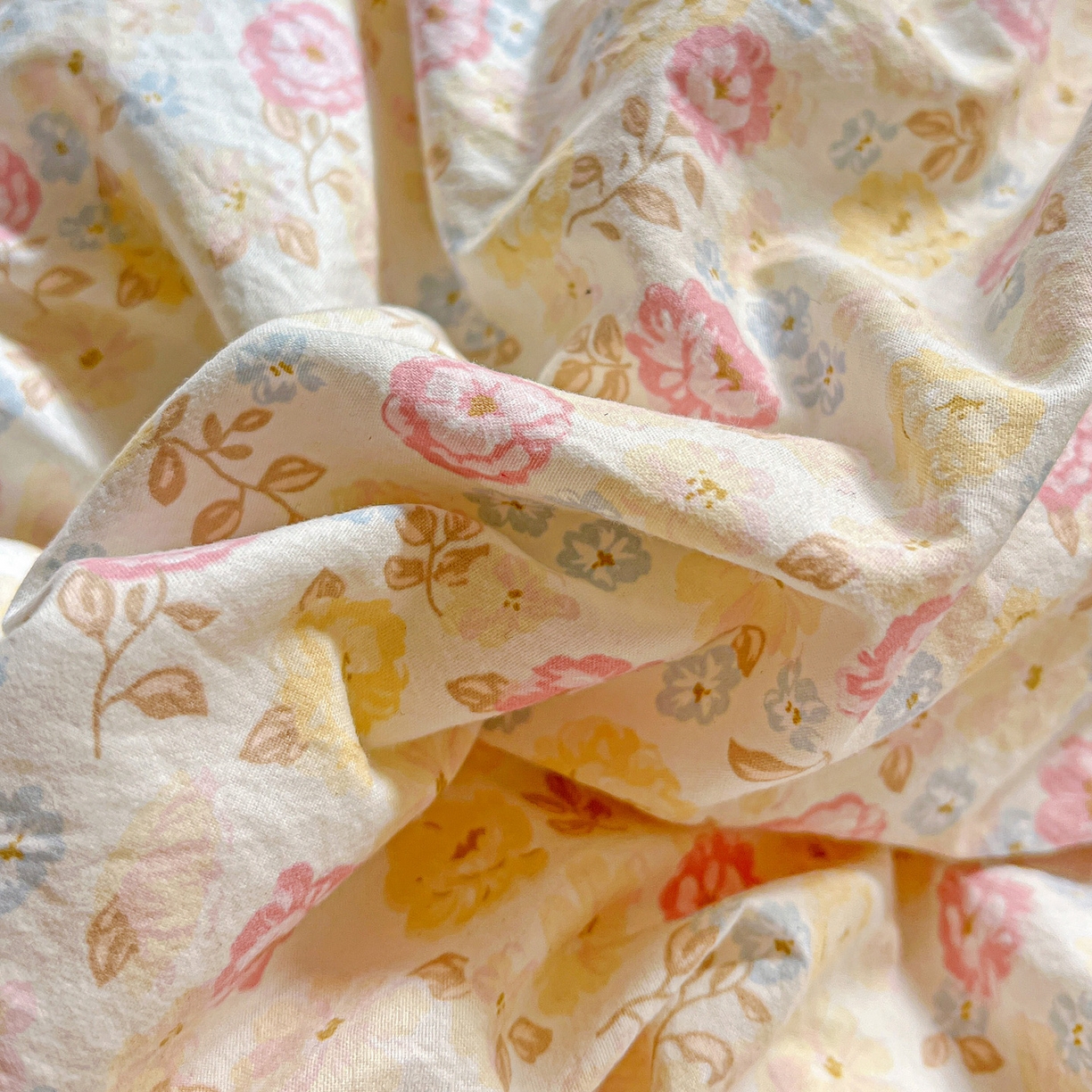 91家纺网 家纺一手货源 找家纺 弗苓家纺 2026新款古法水洗仿棉云感纱四件套小布袋 花颜