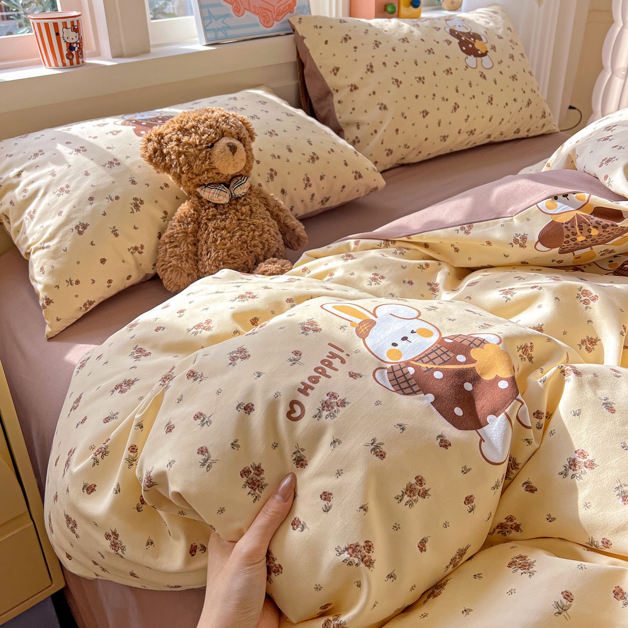 91家纺网 家纺一手货源 找家纺 弗苓家纺 2026新款古法水洗仿棉云感纱四件套小布袋 萌萌兔