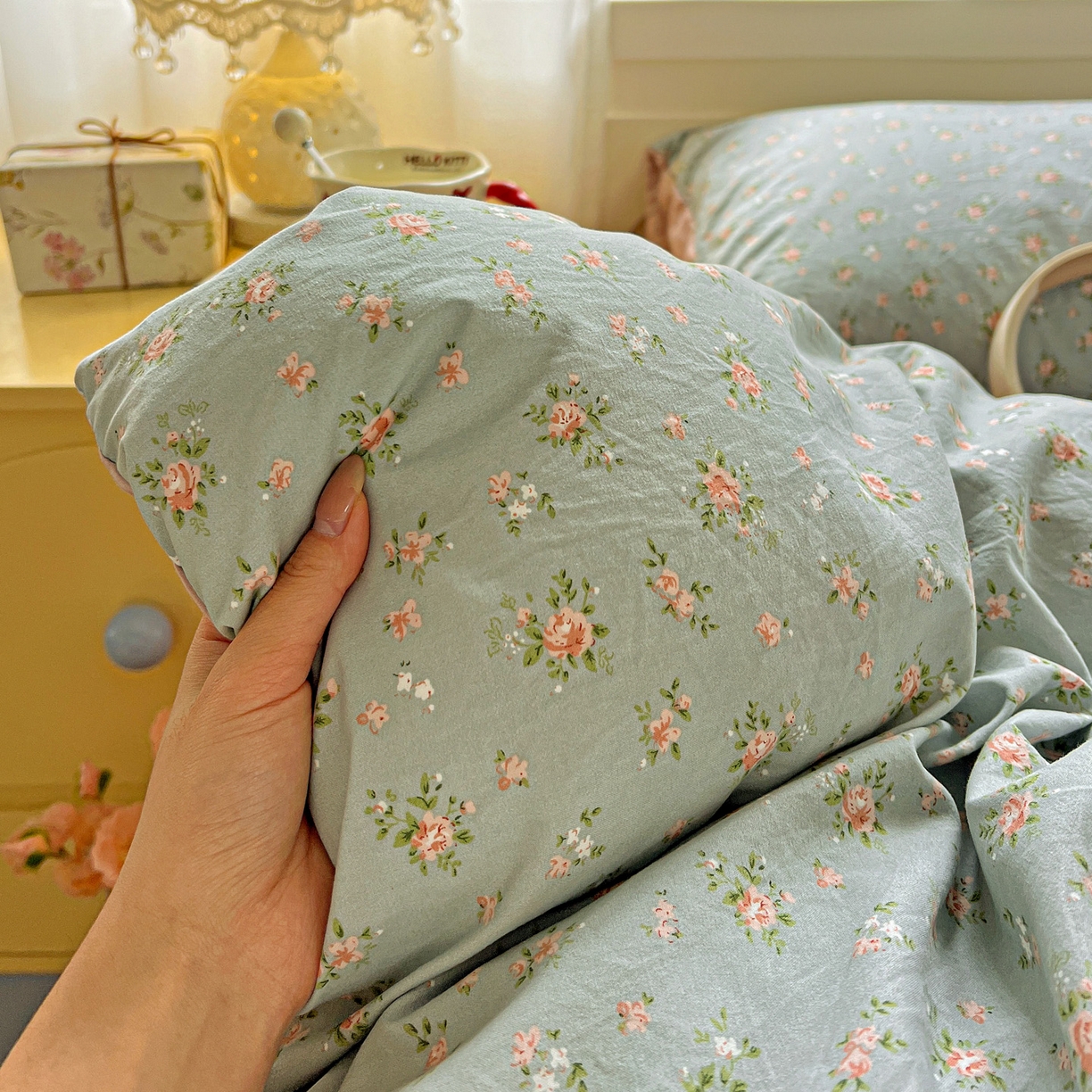 91家纺网 家纺一手货源 找家纺 弗苓家纺 2026新款古法水洗仿棉云感纱四件套小布袋 秘密花园