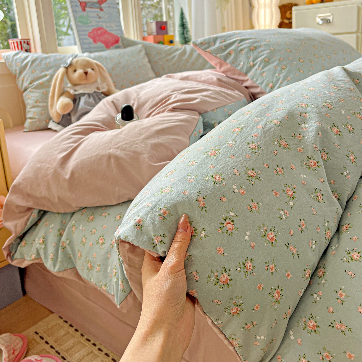 91家纺网 家纺一手货源 找家纺 弗苓家纺 2026新款古法水洗仿棉云感纱四件套小布袋 秘密花园