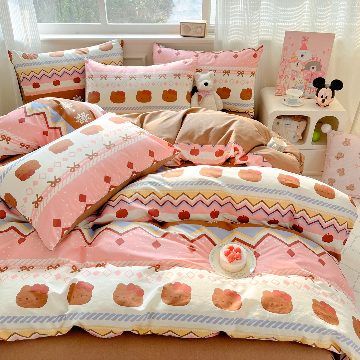 91家纺网 家纺一手货源 找家纺 博雅 2026新款全棉纯棉卡通四件套 圣诞苹果猫