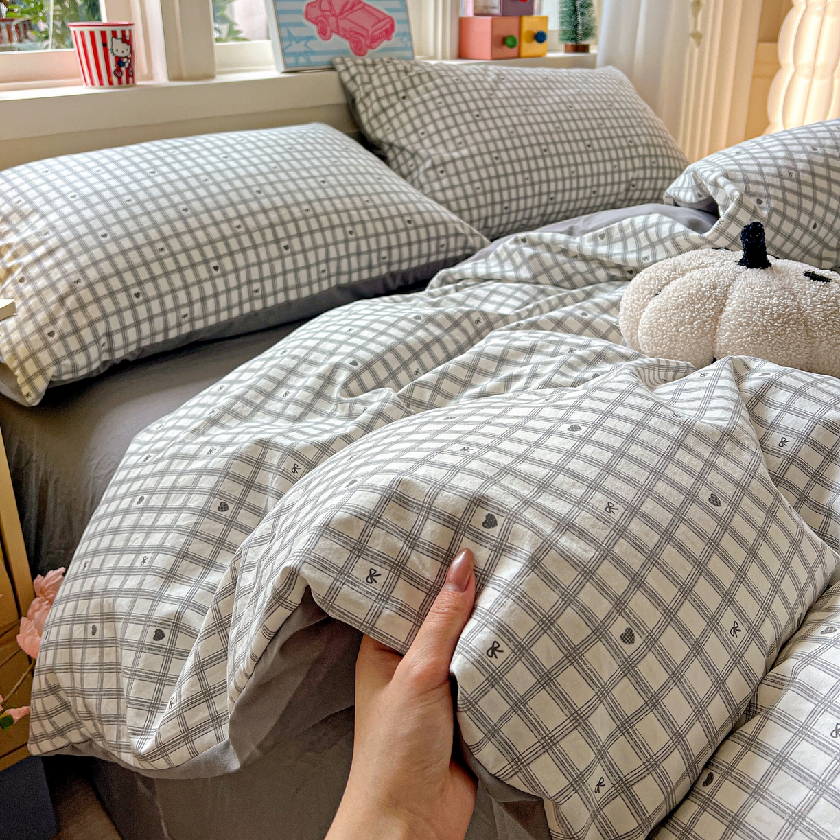 91家纺网 家纺一手货源 找家纺 弗苓家纺 2026新款古法水洗仿棉云感纱四件套小布袋 甜心乐园