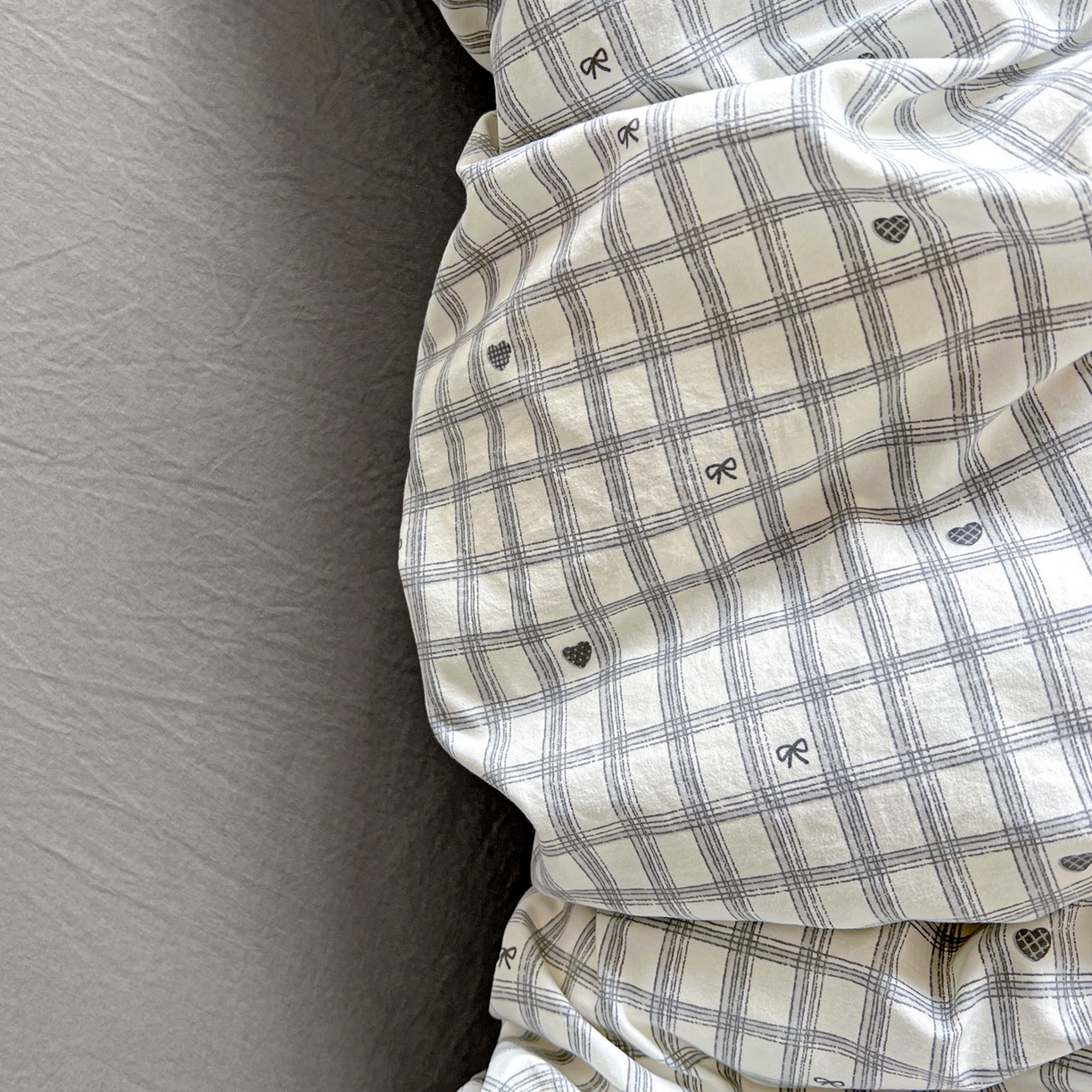 91家纺网 家纺一手货源 找家纺 弗苓家纺 2026新款古法水洗仿棉云感纱四件套小布袋 甜心乐园