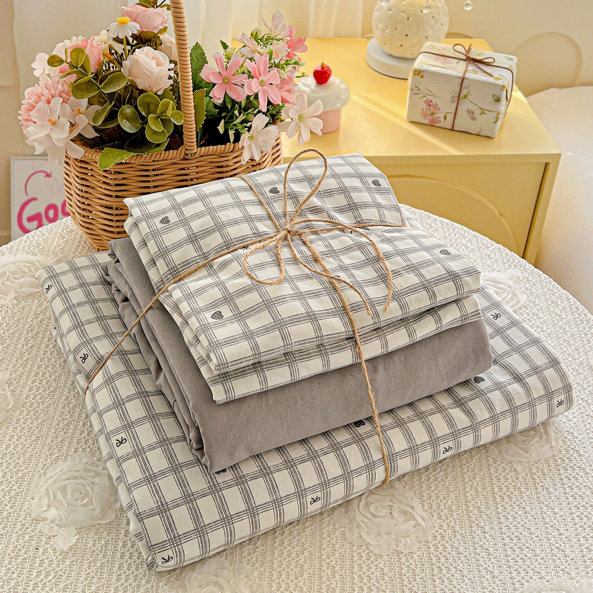 91家纺网 家纺一手货源 找家纺 弗苓家纺 2026新款古法水洗仿棉云感纱四件套小布袋 甜心乐园