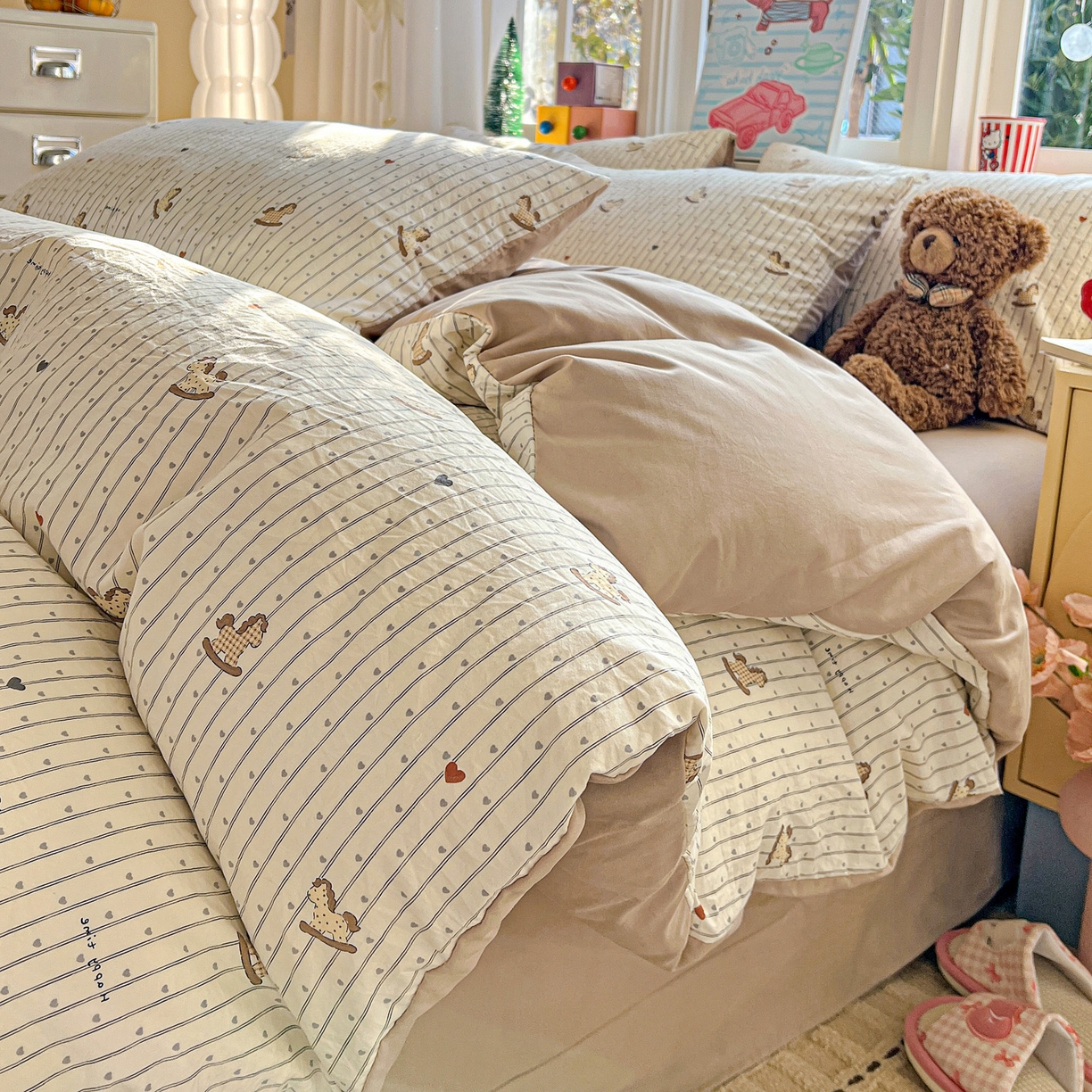 91家纺网 家纺一手货源 找家纺 弗苓家纺 2026新款古法水洗仿棉云感纱四件套小布袋 条纹木马