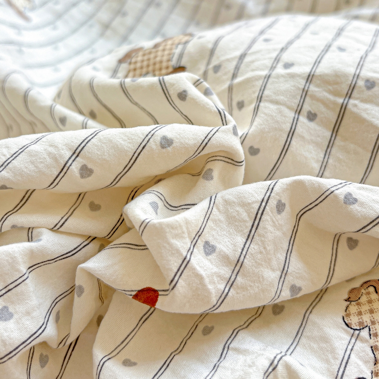 91家纺网 家纺一手货源 找家纺 弗苓家纺 2026新款古法水洗仿棉云感纱四件套小布袋 条纹木马