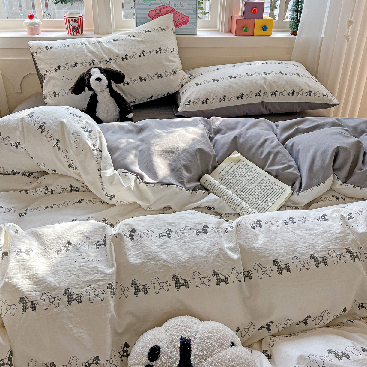 91家纺网 家纺一手货源 找家纺 弗苓家纺 2026新款古法水洗仿棉云感纱四件套小布袋 小木马