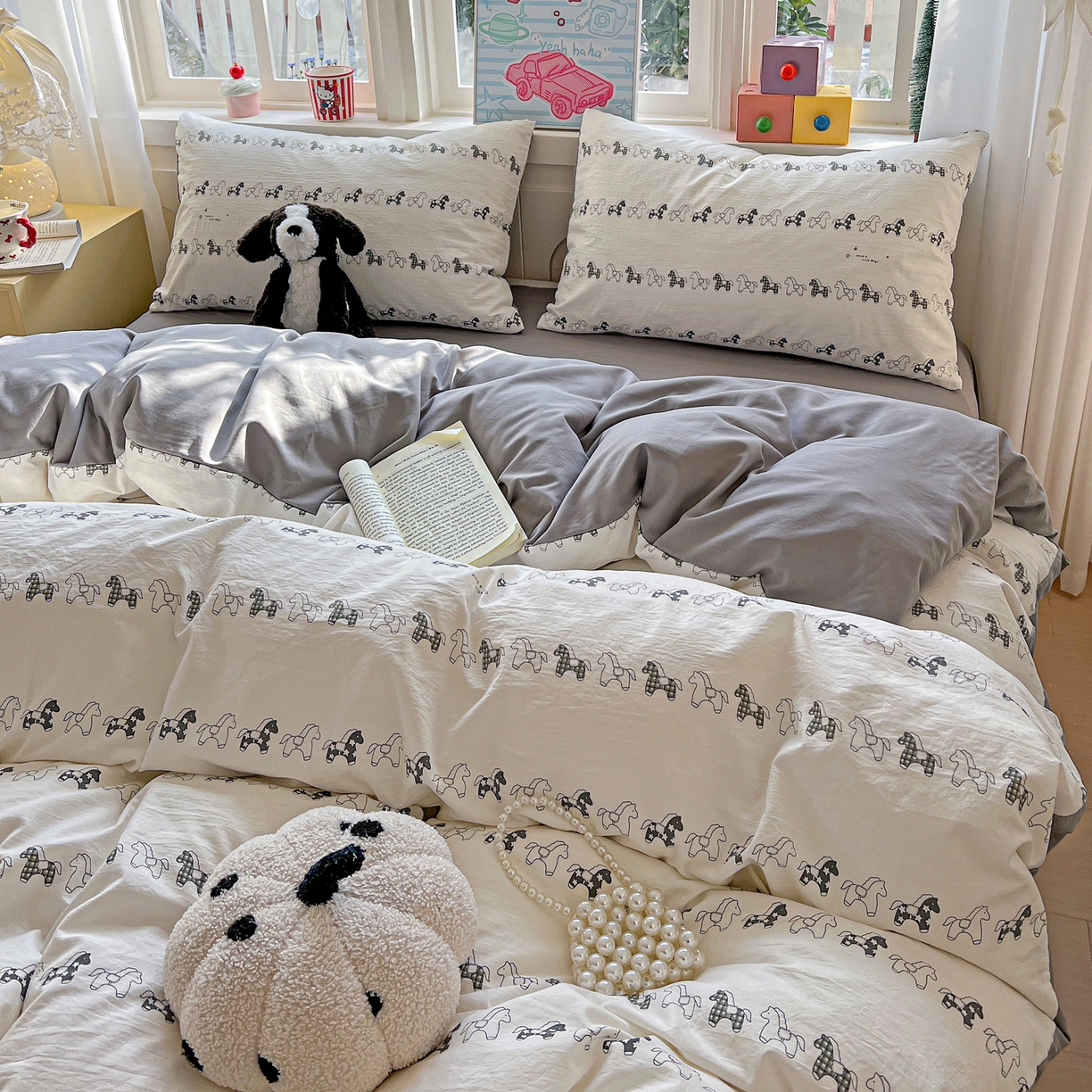 91家纺网 家纺一手货源 找家纺 弗苓家纺 2026新款古法水洗仿棉云感纱四件套小布袋 小木马