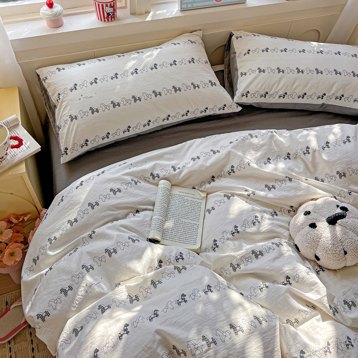 91家纺网 家纺一手货源 找家纺 弗苓家纺 2026新款古法水洗仿棉云感纱四件套小布袋 小木马