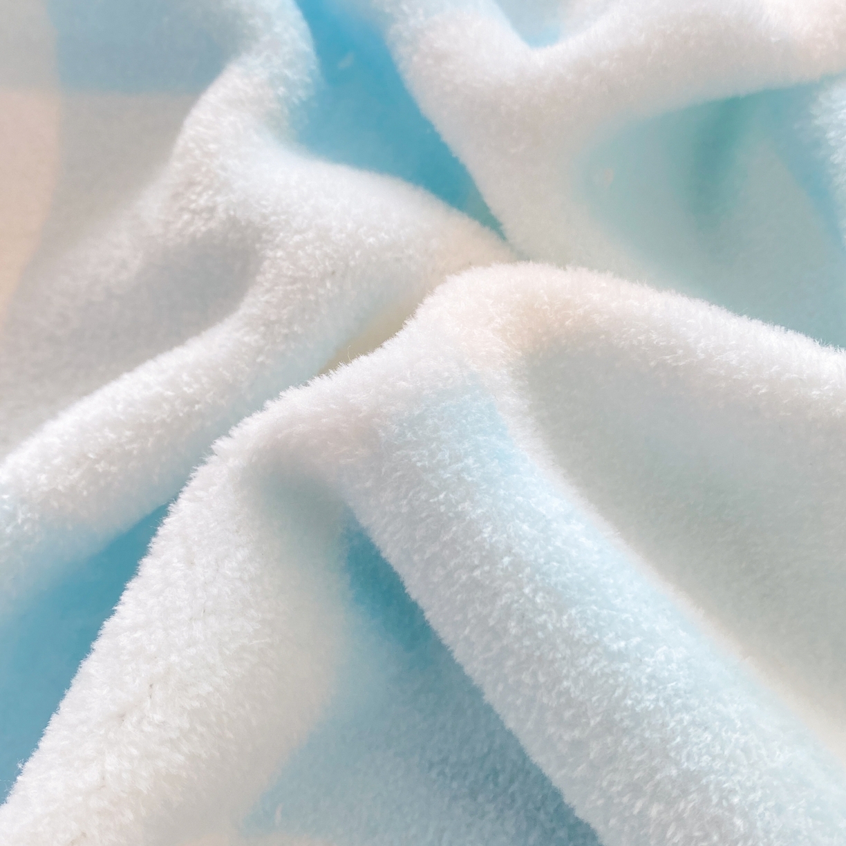 91家纺网 家纺一手货源 找家纺 博雅 2026新款卡哇正版授权高克重牛奶绒四件套 绒蓝格吉伊卡哇