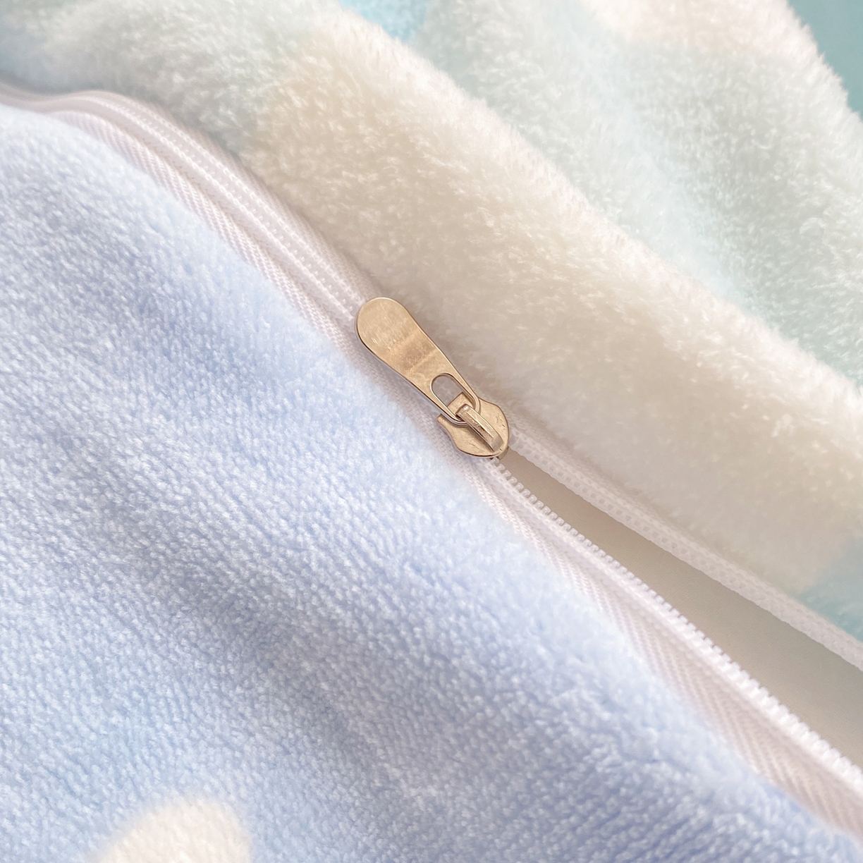 91家纺网 家纺一手货源 找家纺 博雅 2026新款卡哇正版授权高克重牛奶绒四件套 绒蓝格吉伊卡哇